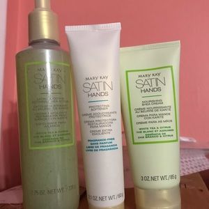 Brand New Mary Kay Satin Hand set white tea citrus